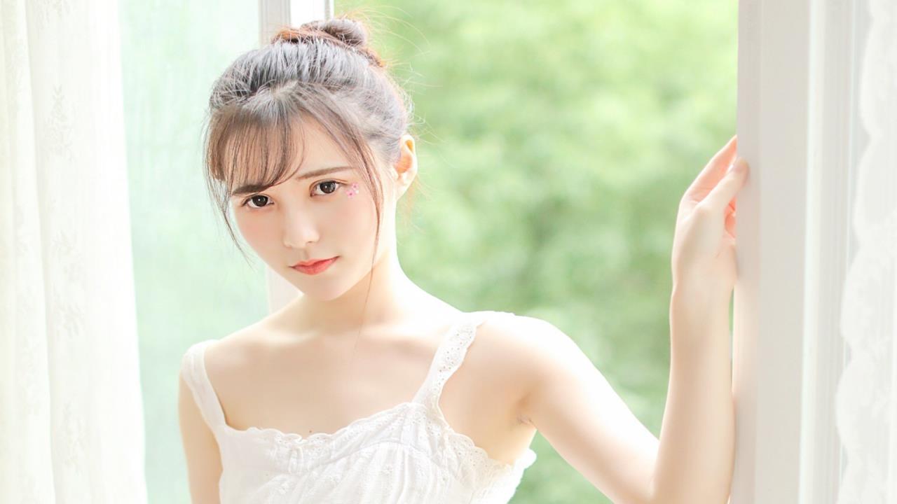 欧美毛茸茸:  蓬松可爱，时尚潮流的演绎